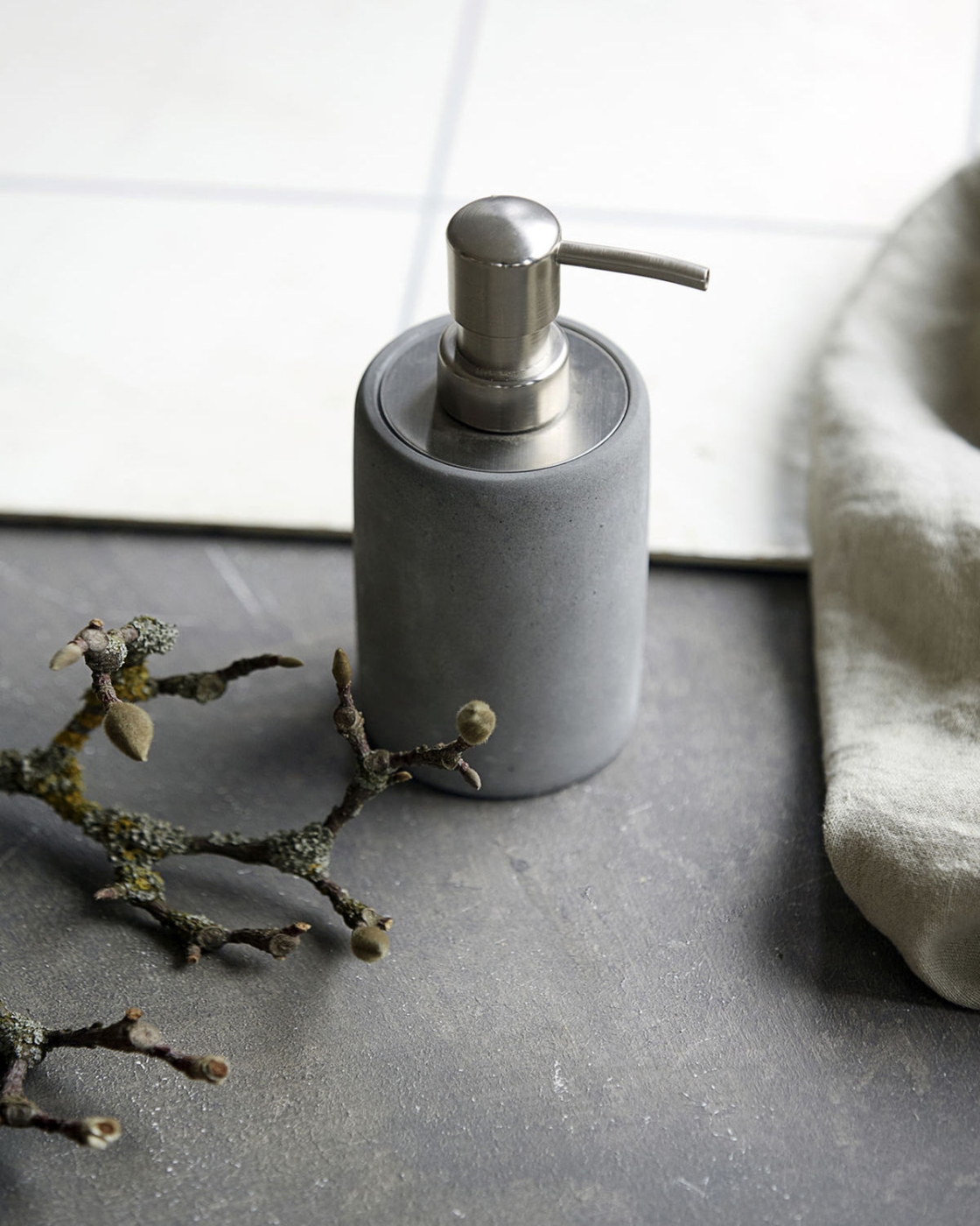 Soap dispenser, Cement