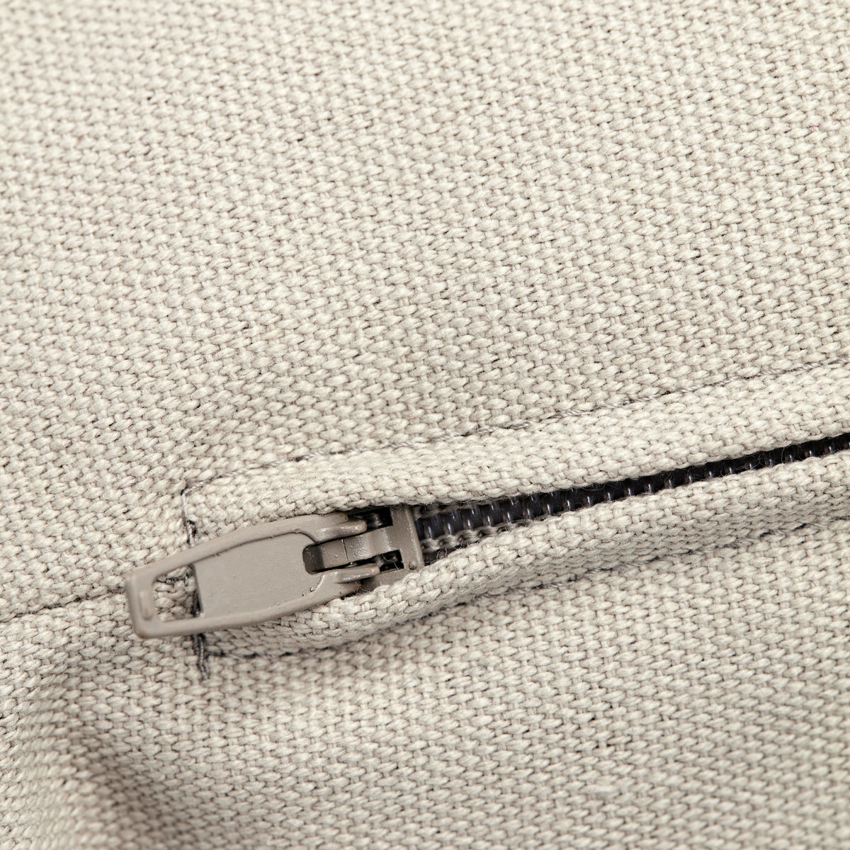 Sedeo dīvāns ar spilveniem