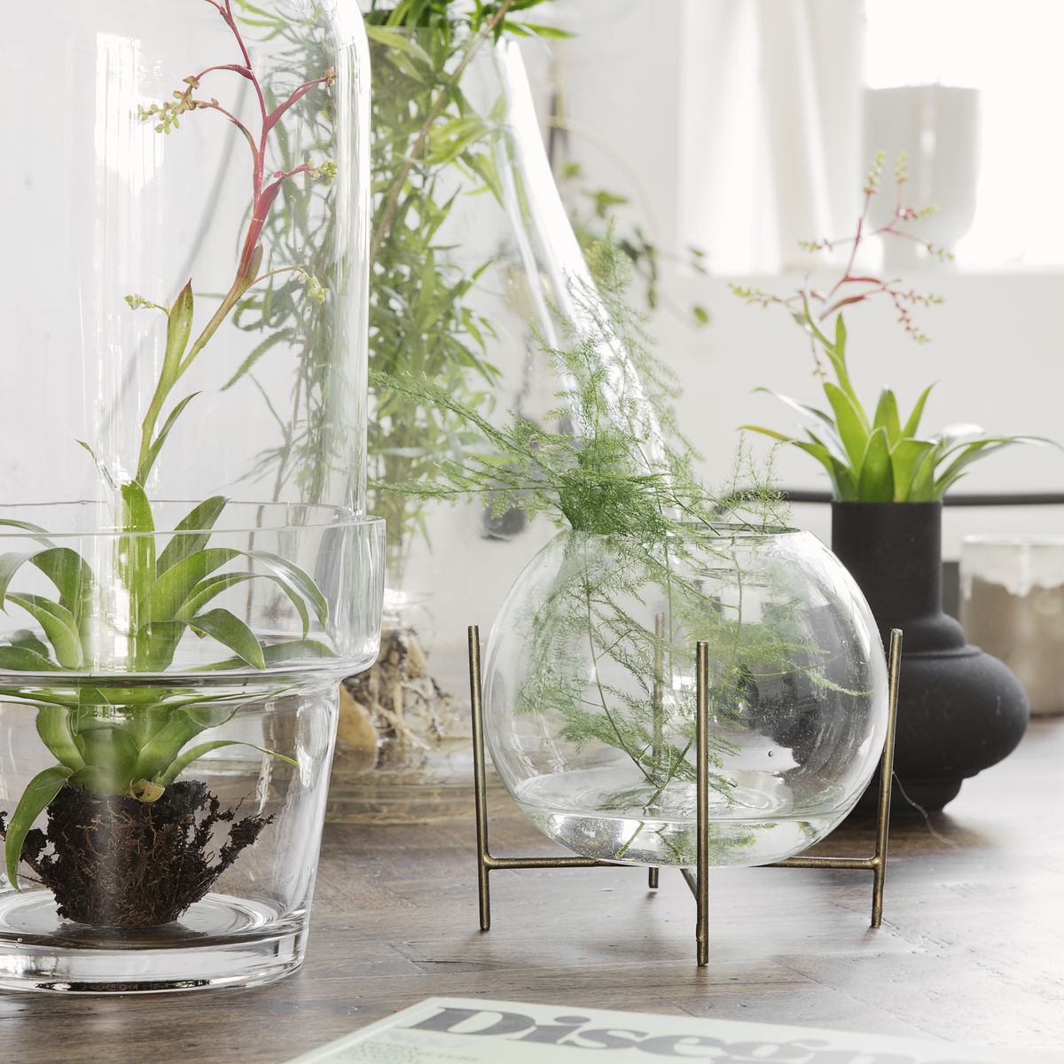 Ada vāze ar statīvu